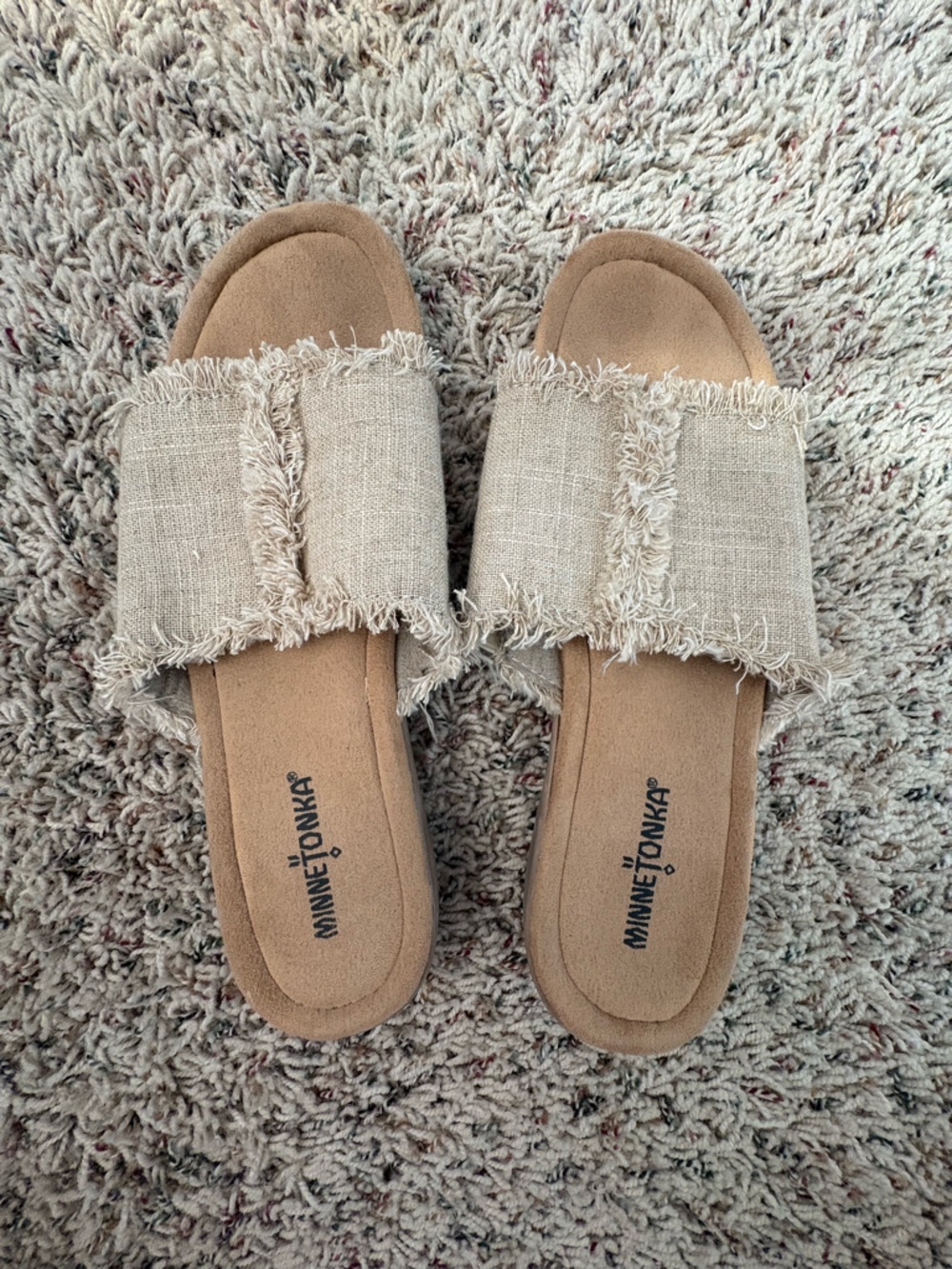 Minnetonka Women's Beige Frayed Slide Sandals Size 10